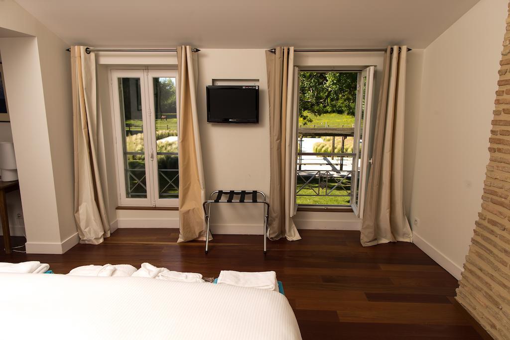 Les Cinq Sens Du Chateau Mayne Lalande Hotel Castelnau-de-Médoc Habitación foto